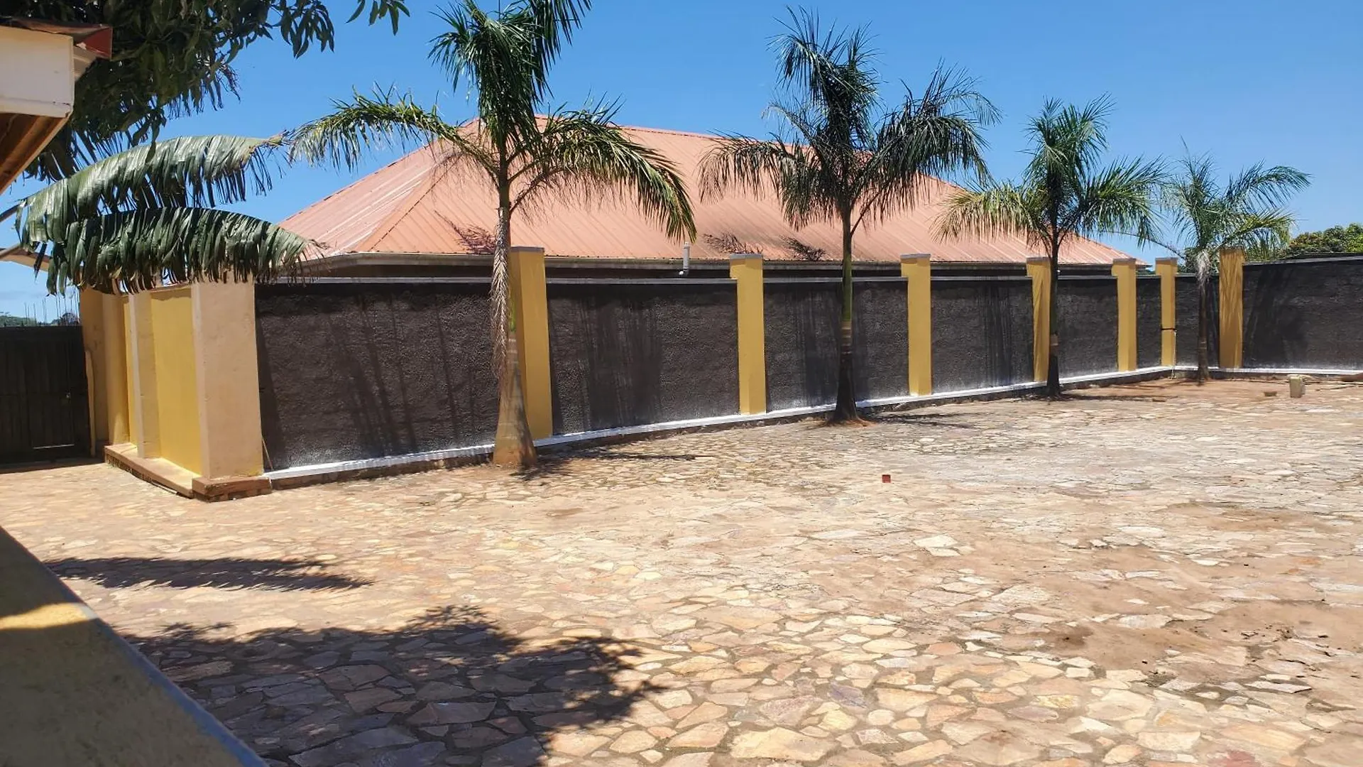 Gorilla African Guest House Entebbe 2*,