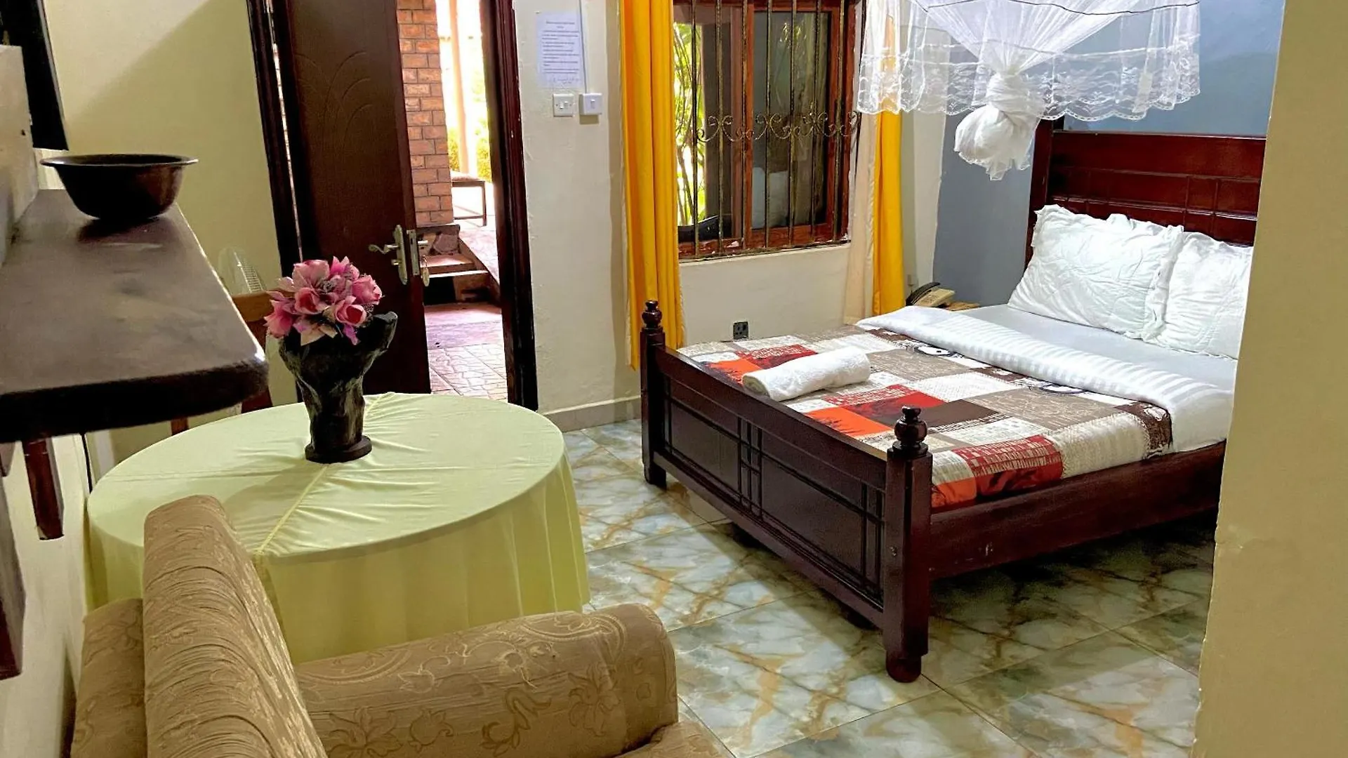 Gorilla African Guest House Entebbe