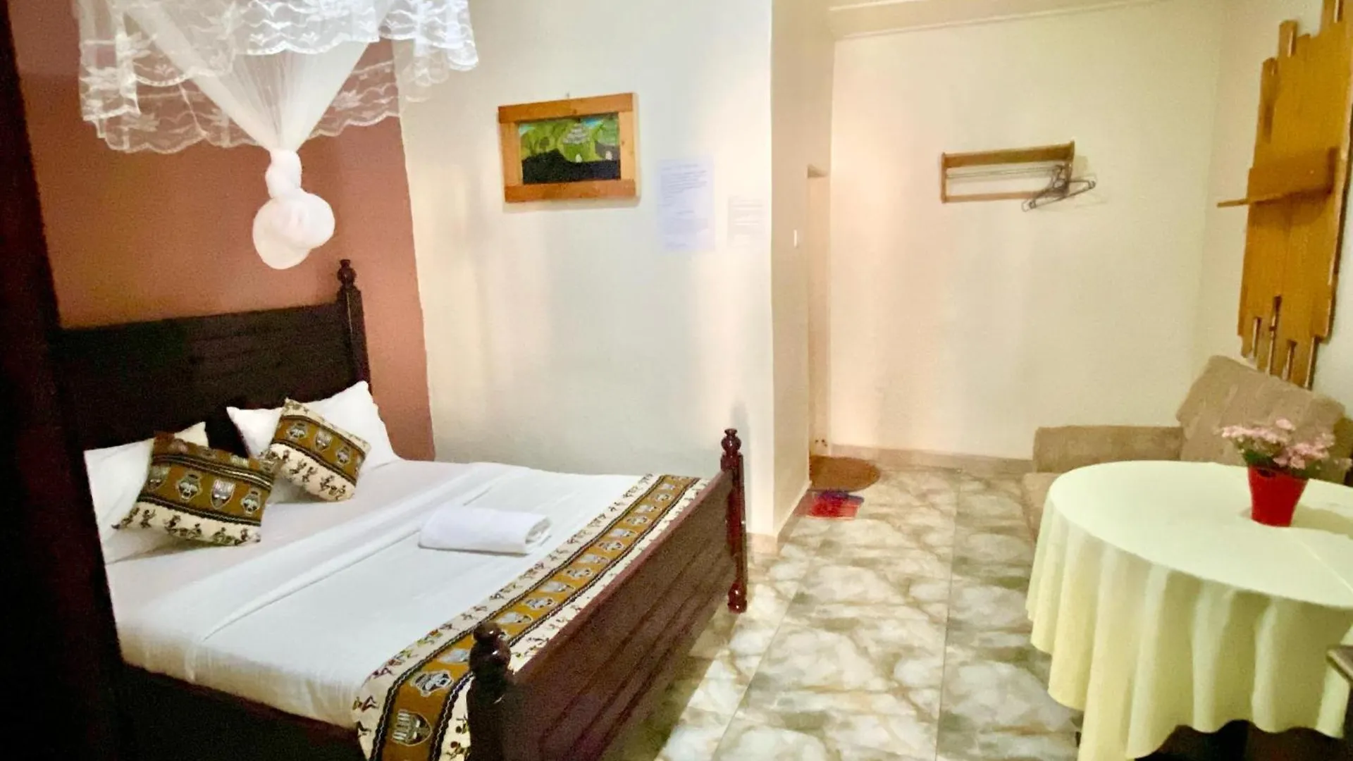 Gorilla African Guest House Entebbe