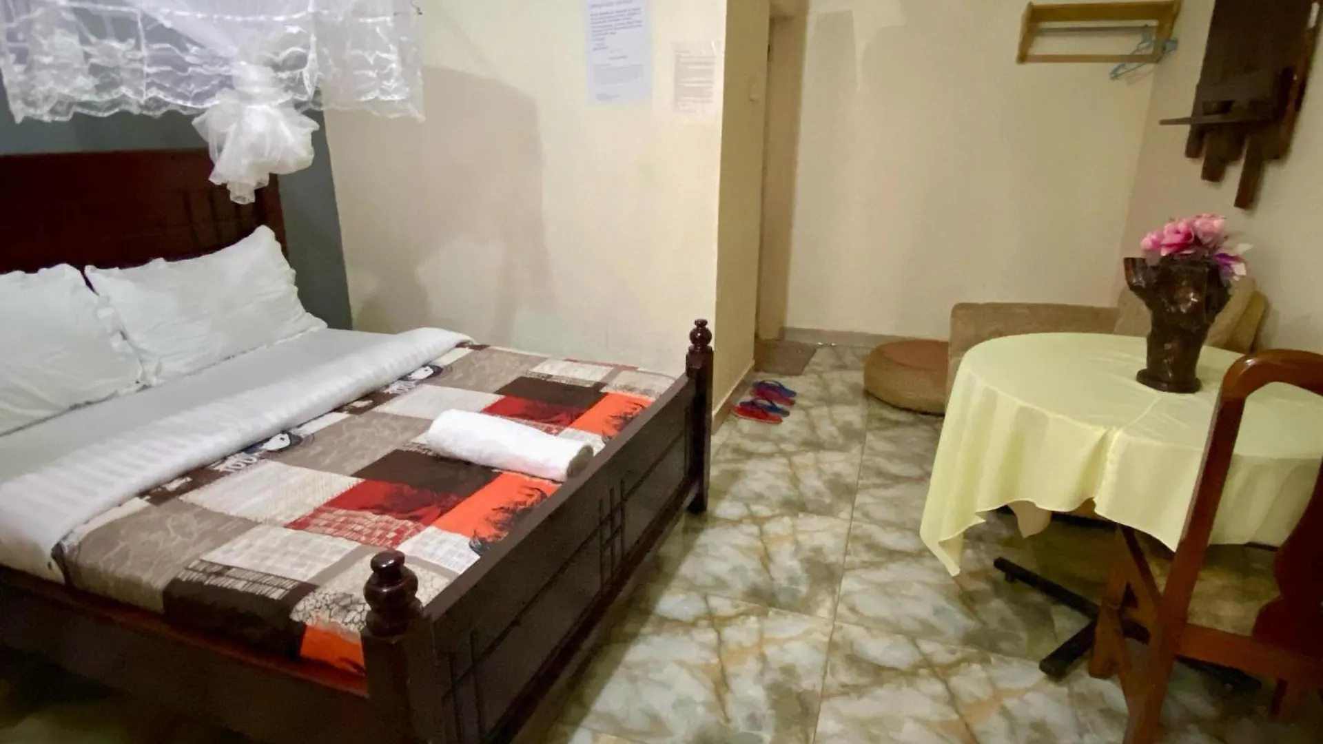 Gorilla African Guest House Entebbe 2*,